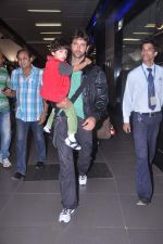 Hrithik Roshan snapped at the Mumbai Airport on 14th June 2012 (19).JPG